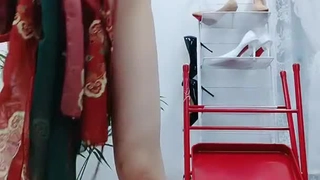 巨乳美女在自己家里磨穴表演