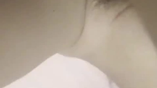趁老婆不在家把她的远方表妹给上了