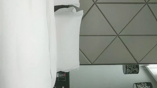 极品尤物颜值女神小美！性感连体网袜丁字裤！激情道具自慰，跳蛋按摩器轮番上，搞的骚穴淫水直流