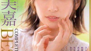 熟女和金发女同性恋在宿舍玩假阳具