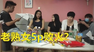 女权主义女主人给业余顺从者口交