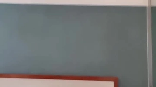 [Uncensored] 这妞好骚露脸淫声荡语撅着屁股给狼友看新鲜肥美的大鲍鱼，揉奶玩逼特写展示，尿尿给狼友看精彩刺激不要错过