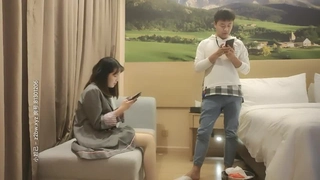 第一美穴18白虎嫩妹 ，短裙黑色渔网袜 ，浴室地上假屌猛插 ，极品粉嫩无毛小穴 ，翘起双腿掰穴特写诱惑1