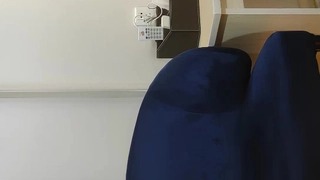 屁股和毛茸茸的阴部少女穿着丁字裤自慰